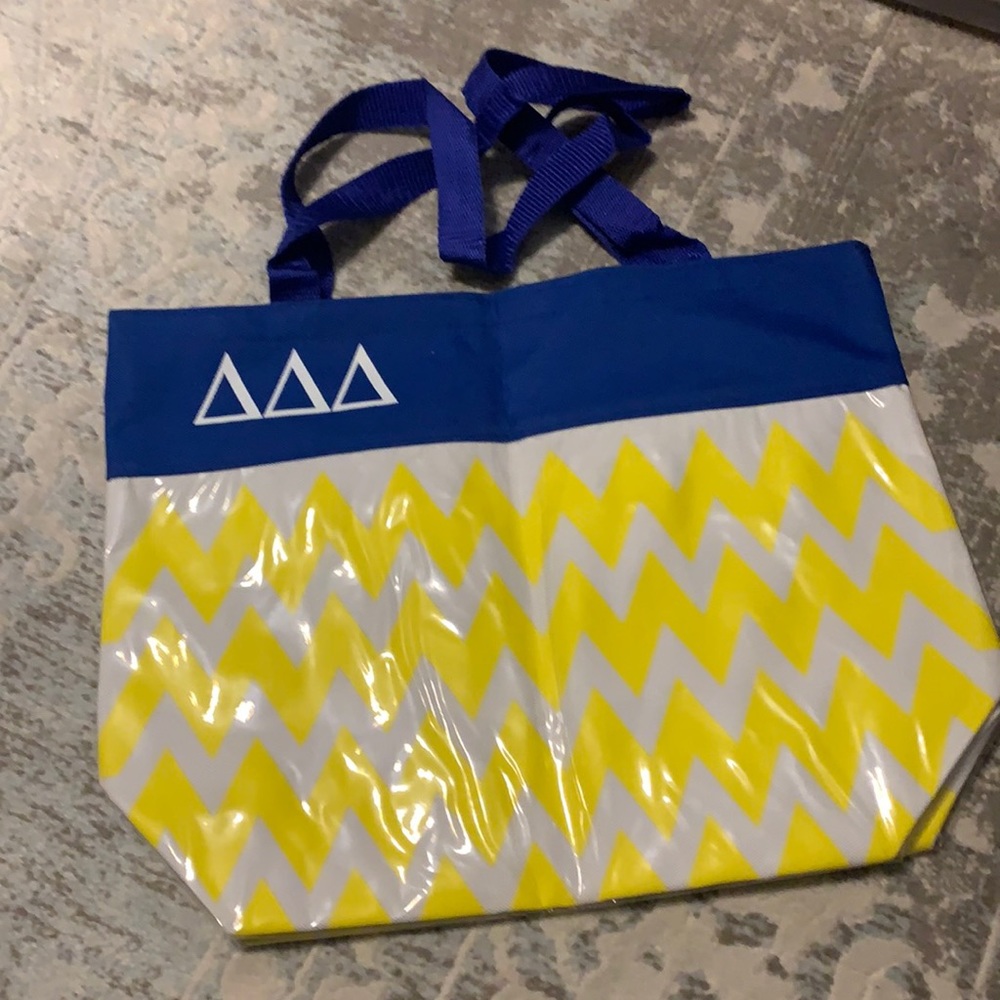 Tridelta printed tote bag